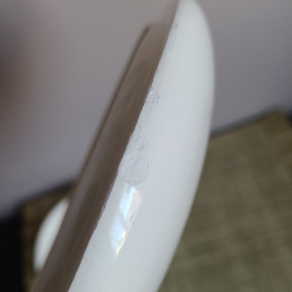 Large vintage round trinket jar jewelry box. - Picture 10 of 10